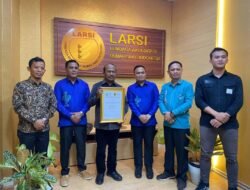 Pj Bupati Sherman Terima Langsung Sertifikat Akreditasi RS Iwan Bokings