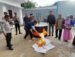 KPU Boalemo Musnahkan 9 Lembar Susu Rusak, Disaksikan Langsung Deputi 1 Bidang Tekhnis Penyelenggaraan Pemilu