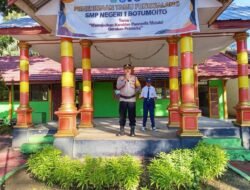 Kapolsek Botumoito Jadi Pembina Upacara di SMPN 1 Botumoito, Ingatkan Bahaya Miras dan Judi Online kepada Pelajar