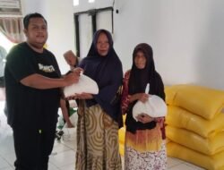 200 Orang Lansia Di Dulupi Terima Beras Dari Forum Pemuda Lansia