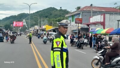 Satlantas Polres Boalemo Turun Tangan Amankan Arus Lalu Lintas di Sejumlah Titik Macet Tilamuta