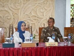 Wabup Boalemo Apresiasi Bantuan Sembako Keluarga Rusli Habibie untuk Warga Botumoito