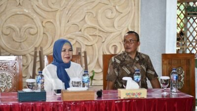 Wabup Boalemo Apresiasi Bantuan Sembako Keluarga Rusli Habibie untuk Warga Botumoito