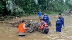 Aksi Heroik Polri di Boalemo! Rela Susuri Arus Deras Demi Cari Korban Hanyut